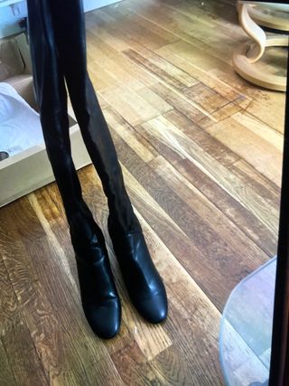 Botas altas Zara negras encima de rodilla 