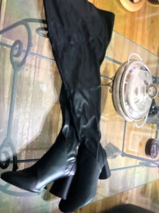 Botas altas Zara negras encima de rodilla 