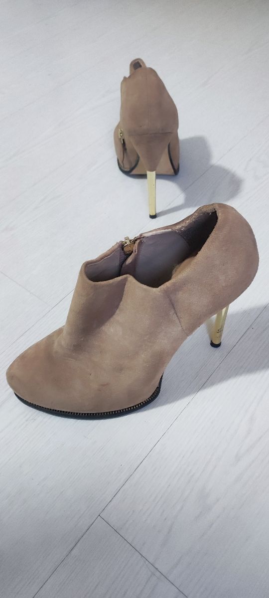 Botín Zara Tacón Dorado Beige