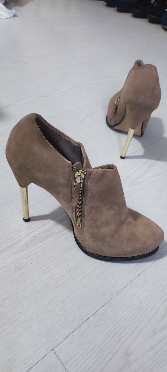 Botín Zara Tacón Dorado Beige