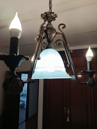 Lámpara de techo de metal y cristal