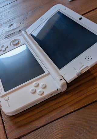 Nintendo 3DS XL Luigi Special Edition