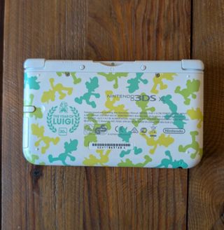 Nintendo 3DS XL Luigi Special Edition