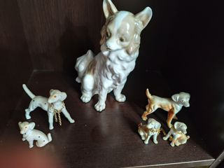 Statuine di cani in porcellana