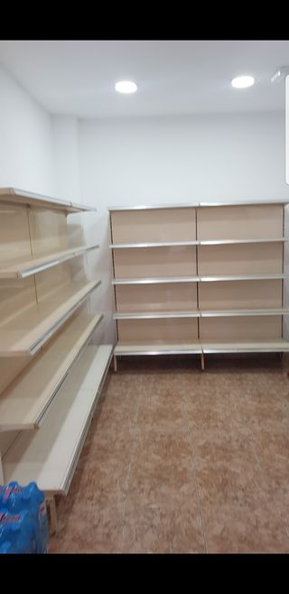 Ripiani in metallo beige e argento