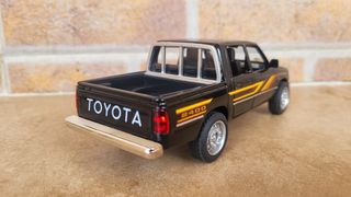 Toyota Hilux a escala