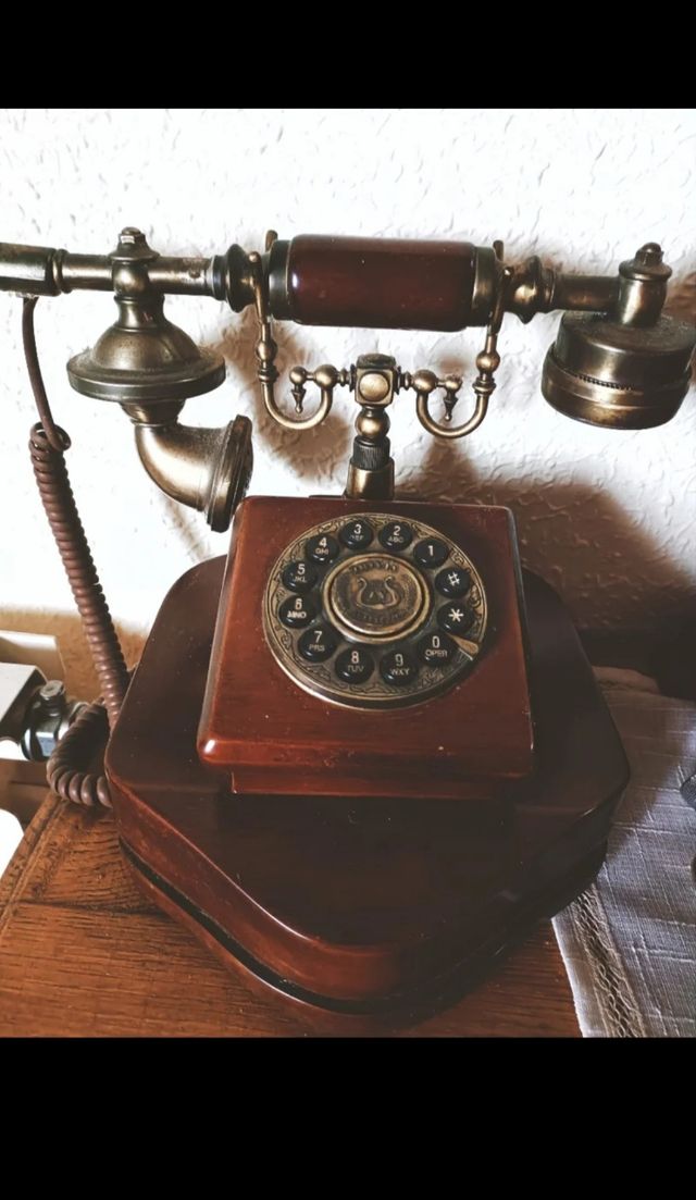 Teléfono Vintage Madera y Bronce.