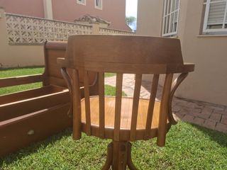 Silla de madera giratoria