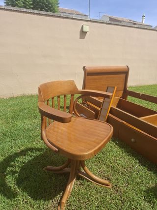 Silla de madera giratoria