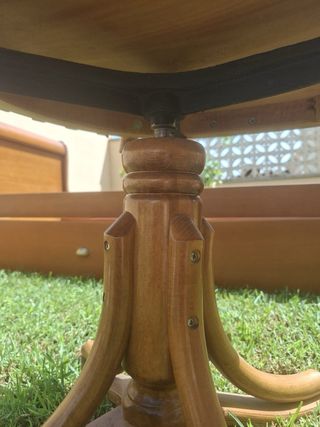 Silla de madera giratoria