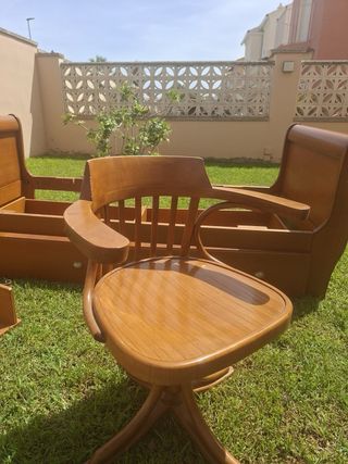 Silla de madera giratoria