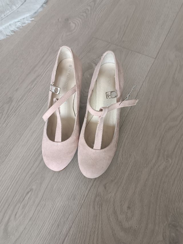 Tacones rosas con tira T