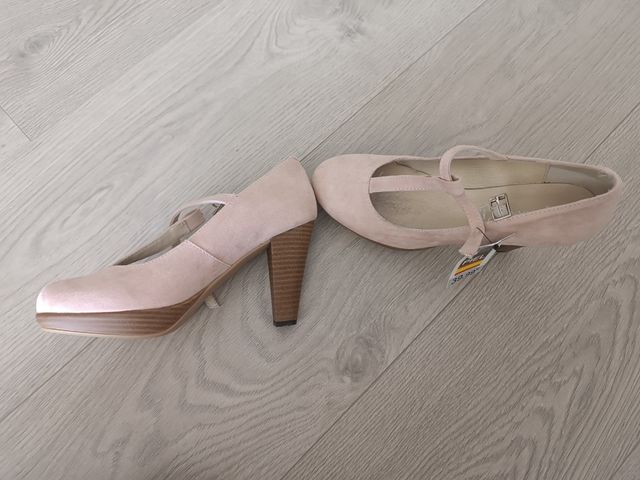 Tacones rosas con tira T