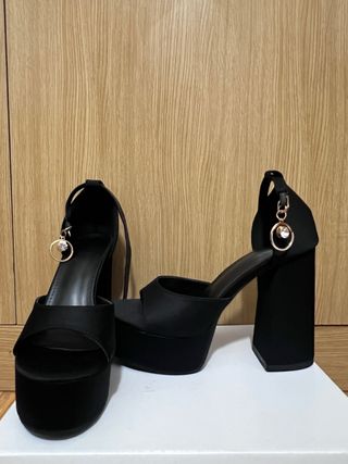 Zapatos de tacón negros con plataforma