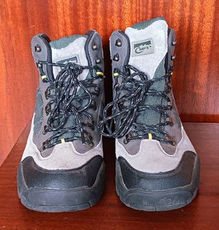 Botas 43 de montaña Cup's grises talla 43