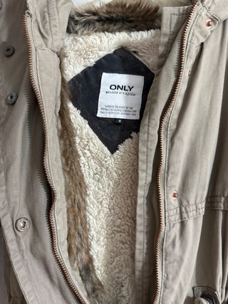 Cazadora larga beige y marrón