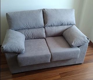 Sofá de 2 plazas gris 140cm longitud
Color