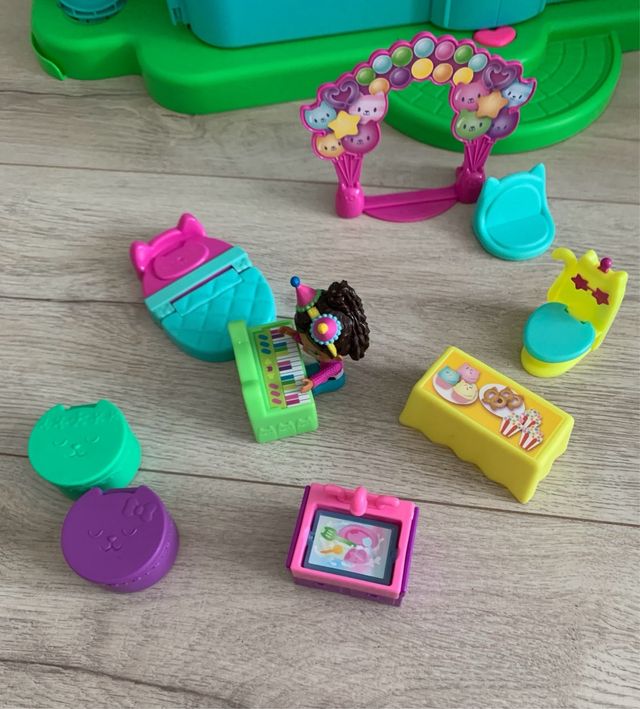 NUEVA y sin abrir Casa de Gabby