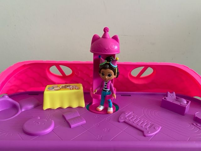 NUEVA y sin abrir Casa de Gabby