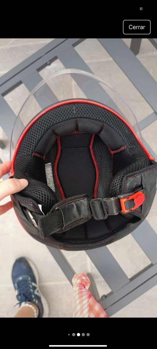 Casco de moto rojo AXXIS