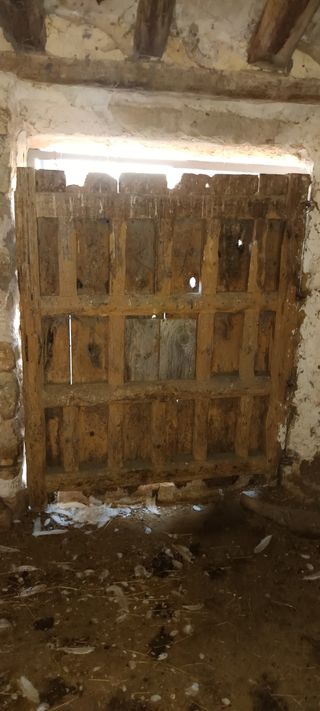 Puerta de madera antigua rústica