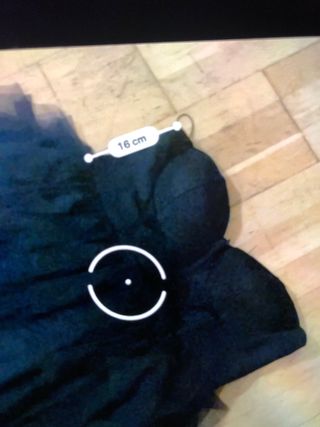 Vestido de fiesta morado con volantes