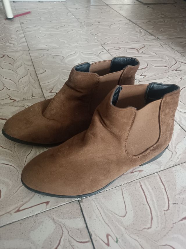 Botines marrones tipo Chelsea