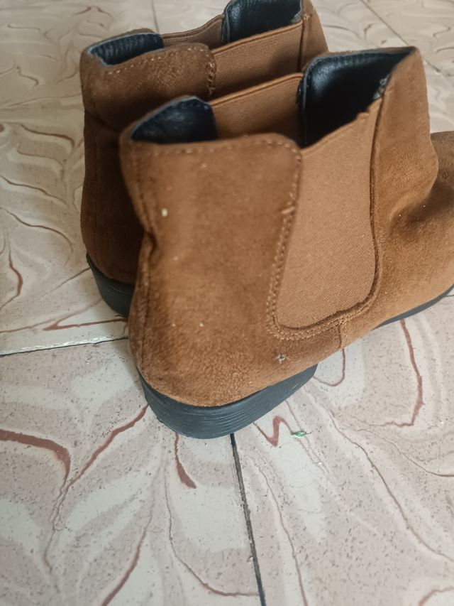 Botines marrones tipo Chelsea