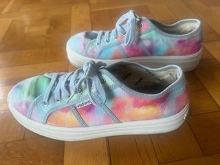 Zapatillas con plataforma. Victoria. Número 38￼