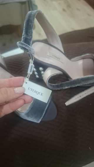 Zapatos Uterque grises con perlas