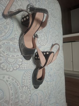 Zapatos Uterque grises con perlas