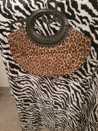 Bolso Charles Jourdan Leopardo Asa Piel Negra