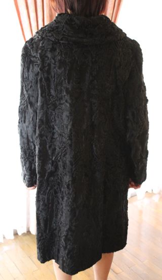 Abrigo de Astracán Negro en Perfecto Estado