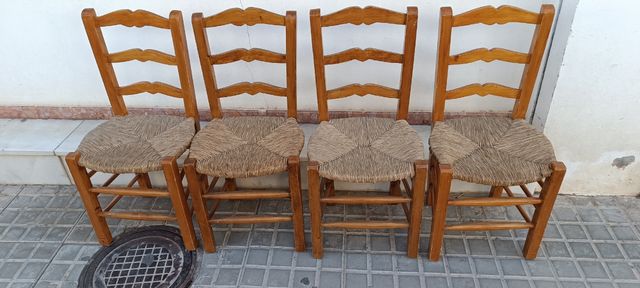 Juego de 4 Sillas Rústicas
