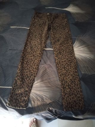 Pantalones con estampado de leopardo