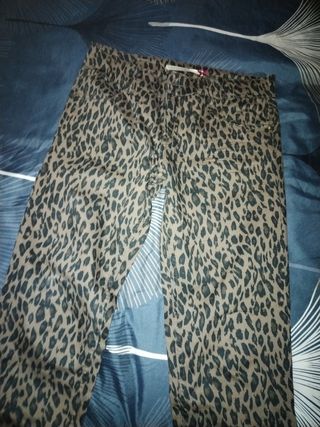 Pantalones con estampado de leopardo