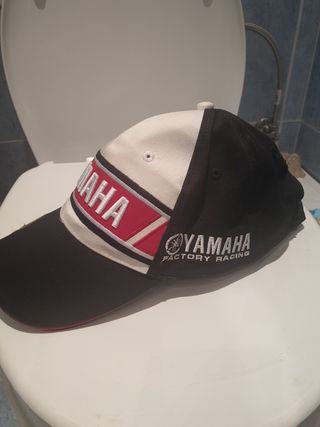 Gorra Yamaha Factory Racing Negra y Blanca 