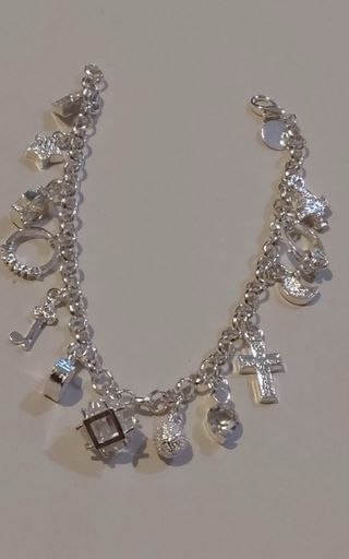 Pulsera con dijes de novia