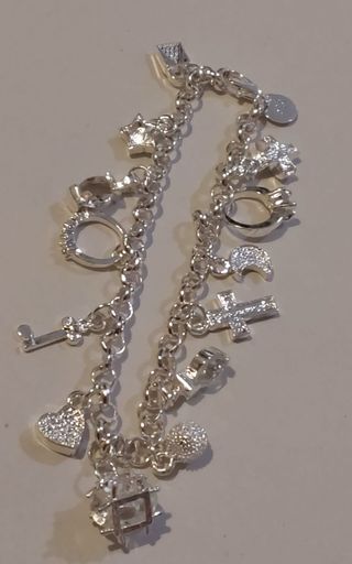 Pulsera con dijes de novia