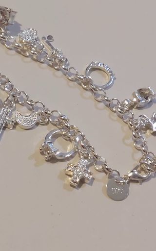 Pulsera con dijes de novia