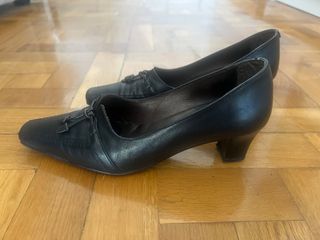 Zapatos de tacón bajo. Adabella. Número 37