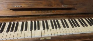 Piano antiguo Jenner