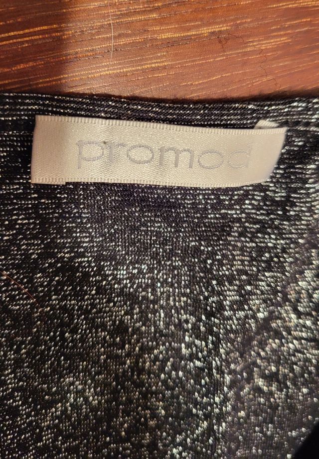 Camiseta elástica con brillos plateados