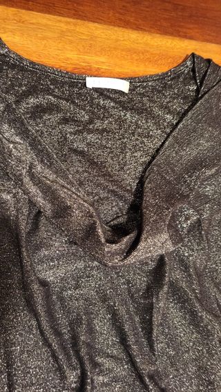 Camiseta elástica con brillos plateados
