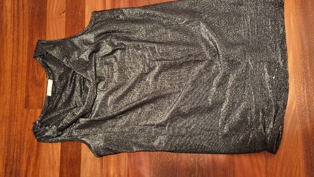 Camiseta elástica con brillos plateados