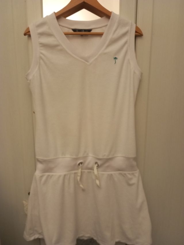 Vestido blanco sin mangas con cordón