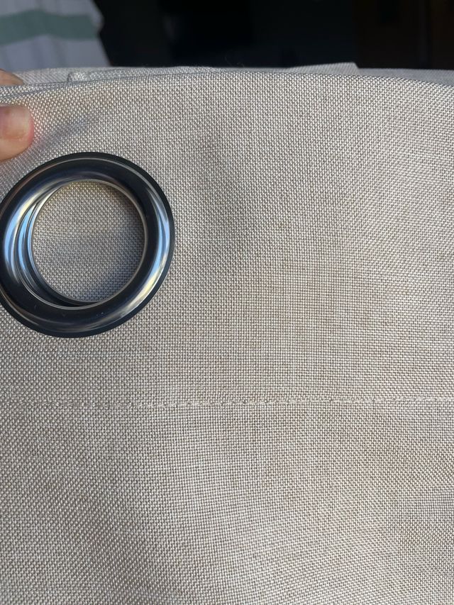 Cortinas Bege com Ilhós Prateados