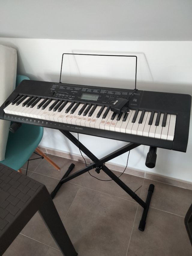 Teclado Casio CTK-3500 con pie