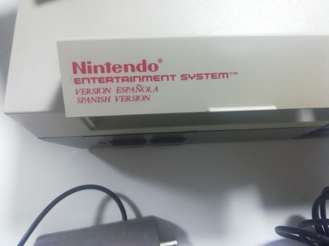 Nintendo NES con 2 mandos y Mario