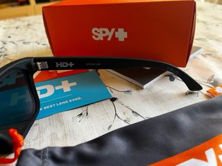 Gafas de sol Spy negras y rojas